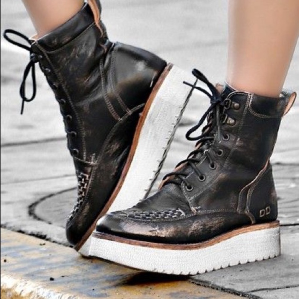 ISO bedstu elisha boots S 8